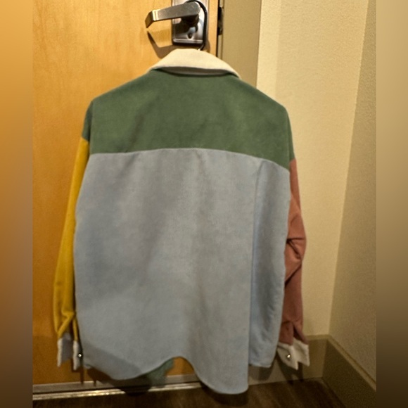 Color block throw over - Picture 2 of 2